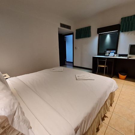 Desa Phuket Hotel Kültér fotó